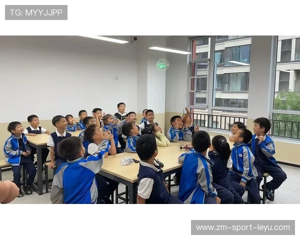 球员参加社区教育项目为青少年提供职业启蒙 球员参加社区教育项目为青少年提供职业启蒙